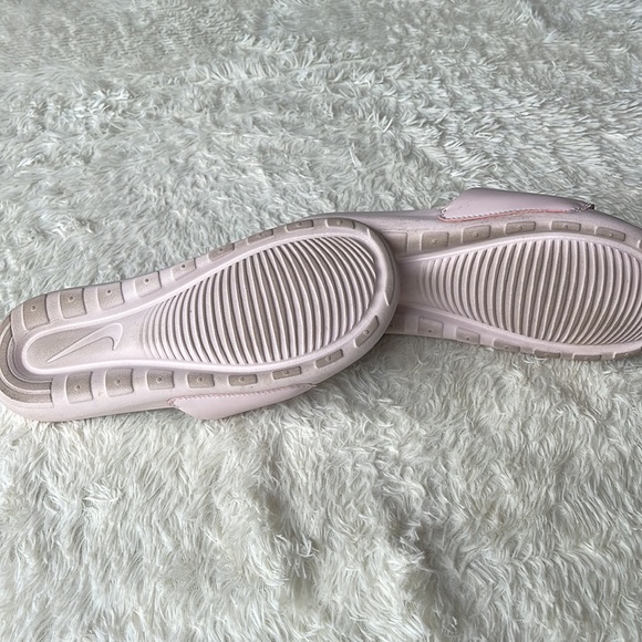Nike Slides - Picture 3 of 4